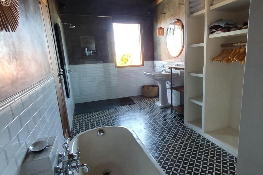 Bedroom Upstair East Bathroom 2