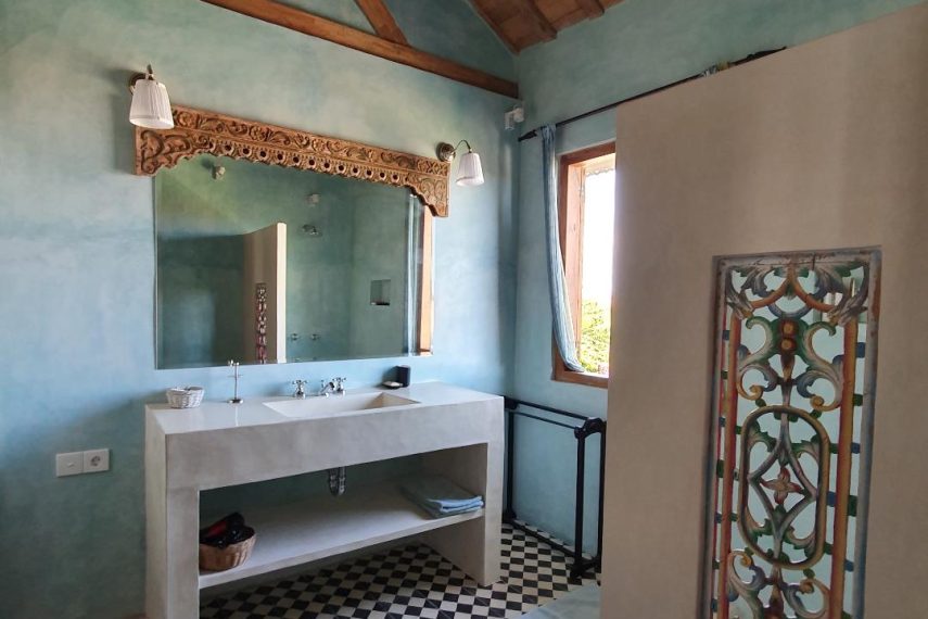 Bedroom Upstair West Bathroom