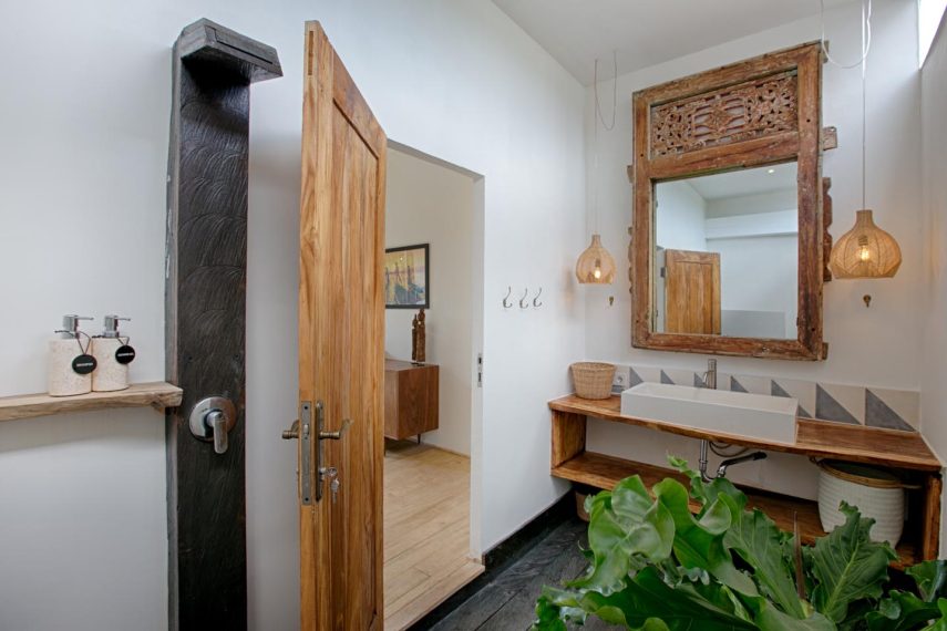 unik-bali-villa-gaia-bathroom-02-bingin-beach-uluwatu (2)