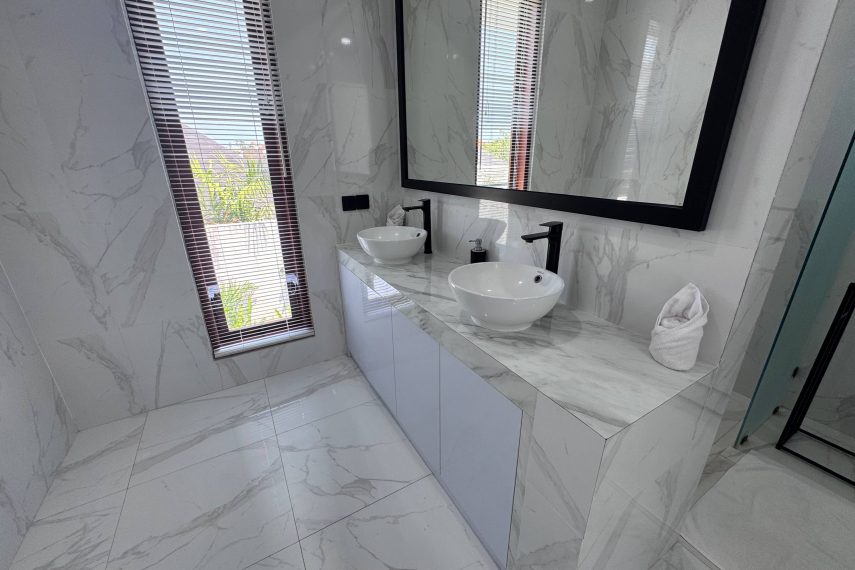 bathroom_01_double_vanity_closeup_ORIGINAL