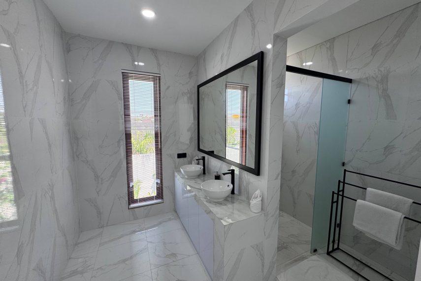 bathroom_02_master_overview_ORIGINAL