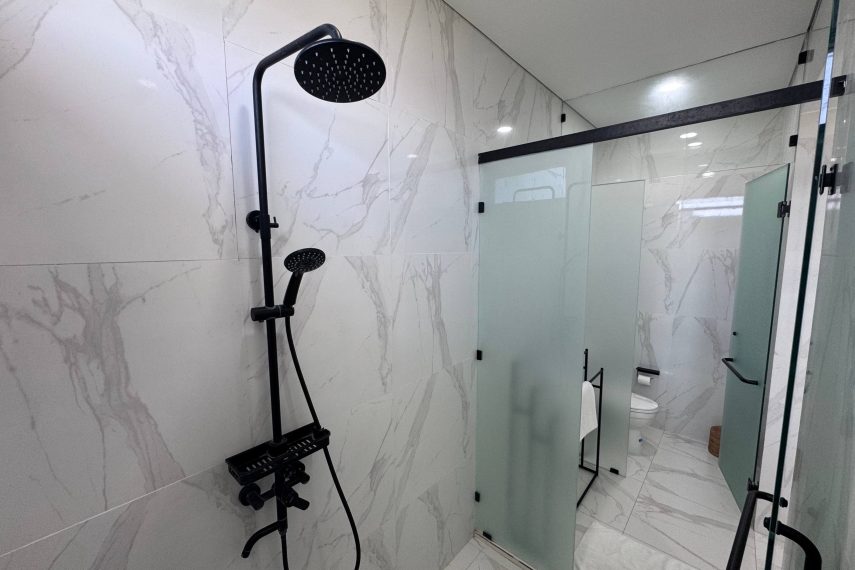 bathroom_03_rain_shower_ORIGINAL