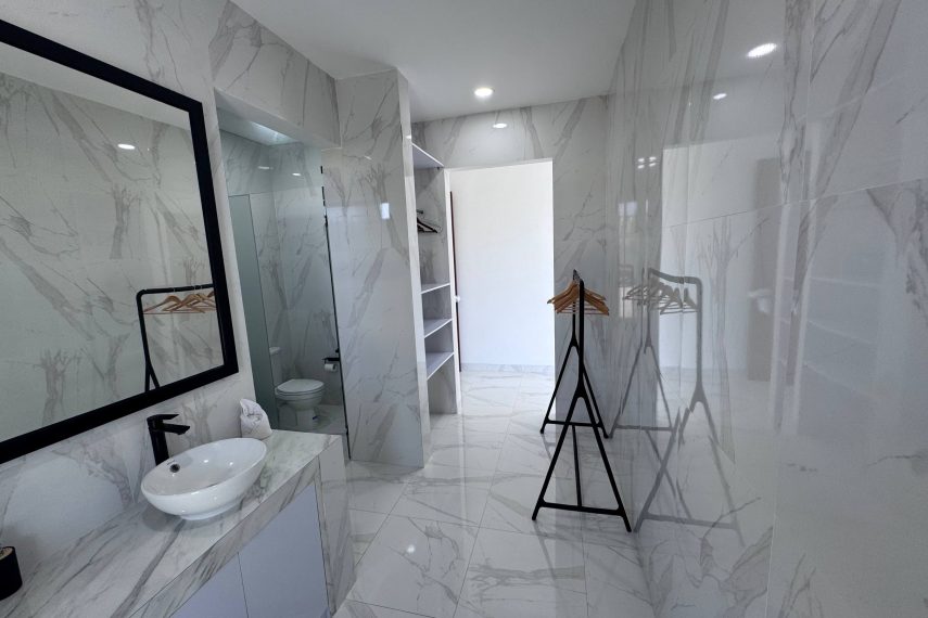 bathroom_04_second_bathroom_ORIGINAL