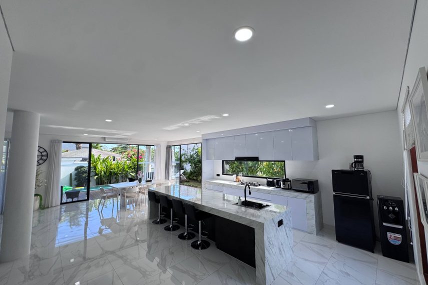 living_06_kitchen_pool_view_ORIGINAL