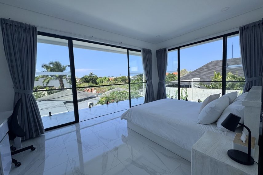 master_bedroom_04_windows_tropical_ORIGINAL