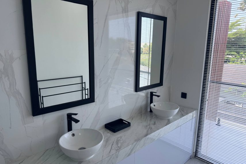 room2_03_bathroom_vanity_closeup_ORIGINAL